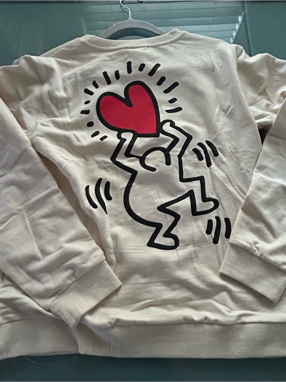 NWT KEITH HARING Plush Cream Graphic Heart Crewneck Sweatshirt Size Medium - Picture 2 of 11